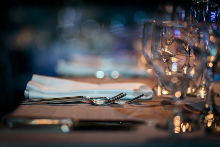 Elegant place setting with modern glassware at Hotel Preston Nashville Airport's Blackwood Restaurant.