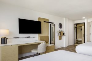 Double Queen TV at Hotel Preston Nashville Airport